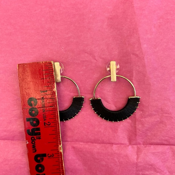 Earrings black fabric thread and goldtone post - Picture 3 of 4